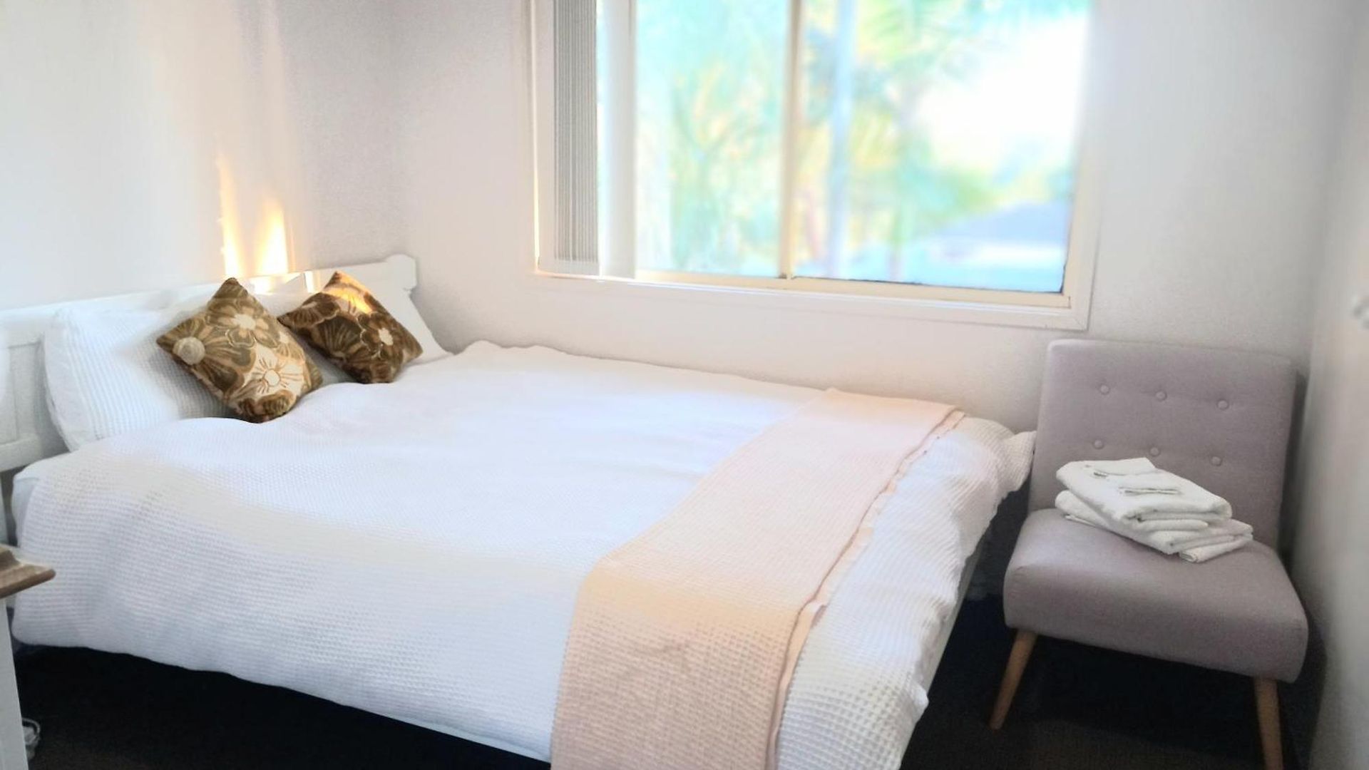 Air Conditioned Floral Youth Backpacker And House