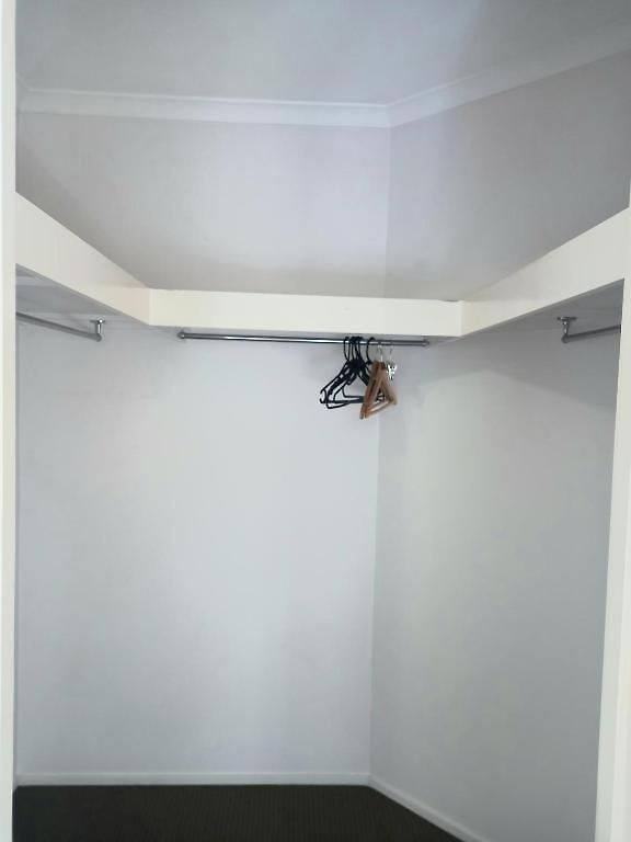 Air Conditioned Floral Youth Backpacker And House Brisbane