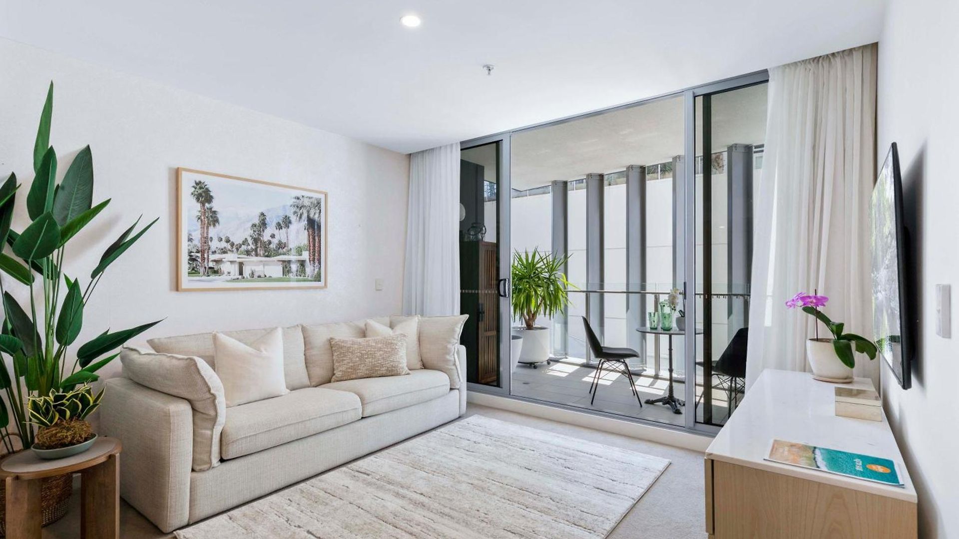 Poolside At 28 Luxe Newstead Work-relax-play Apartment Brisbane