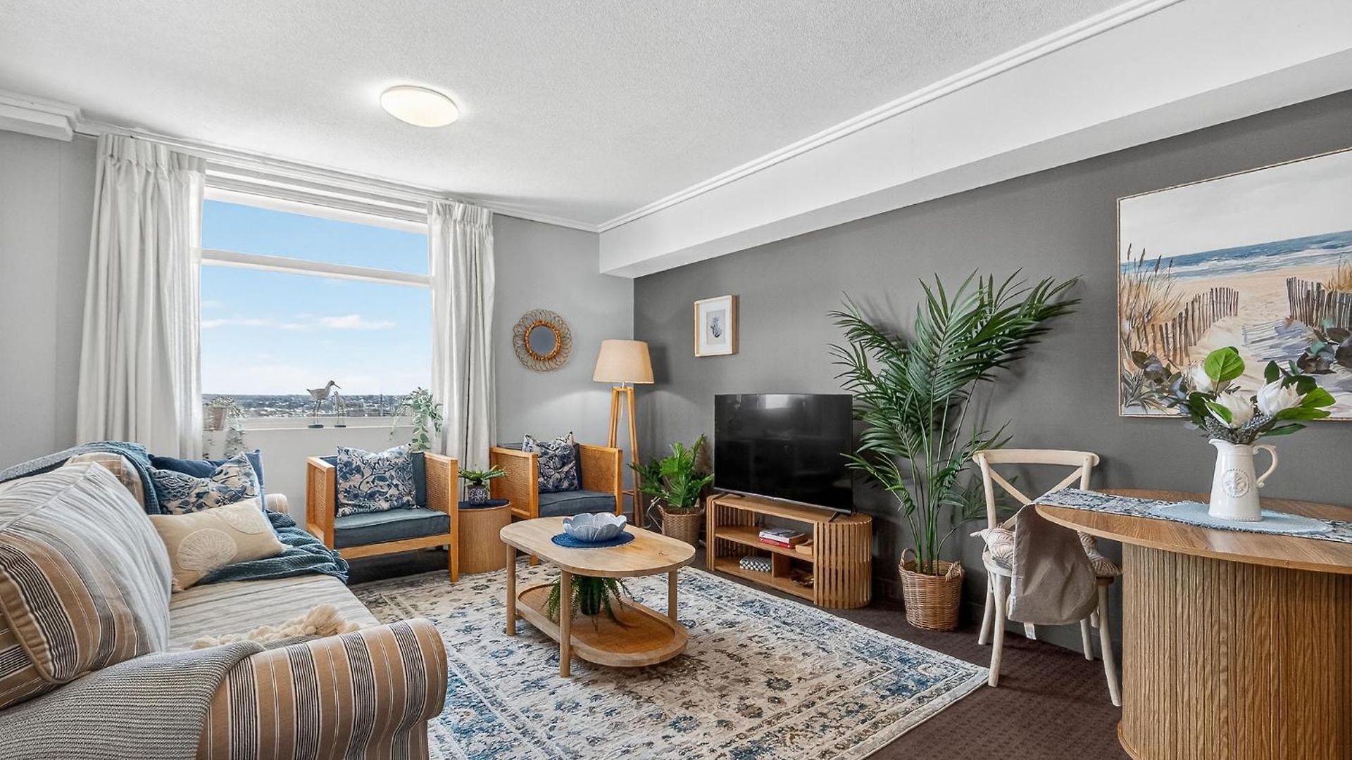 Coastal Escape With River Views In Casino Towers Apartment Brisbane