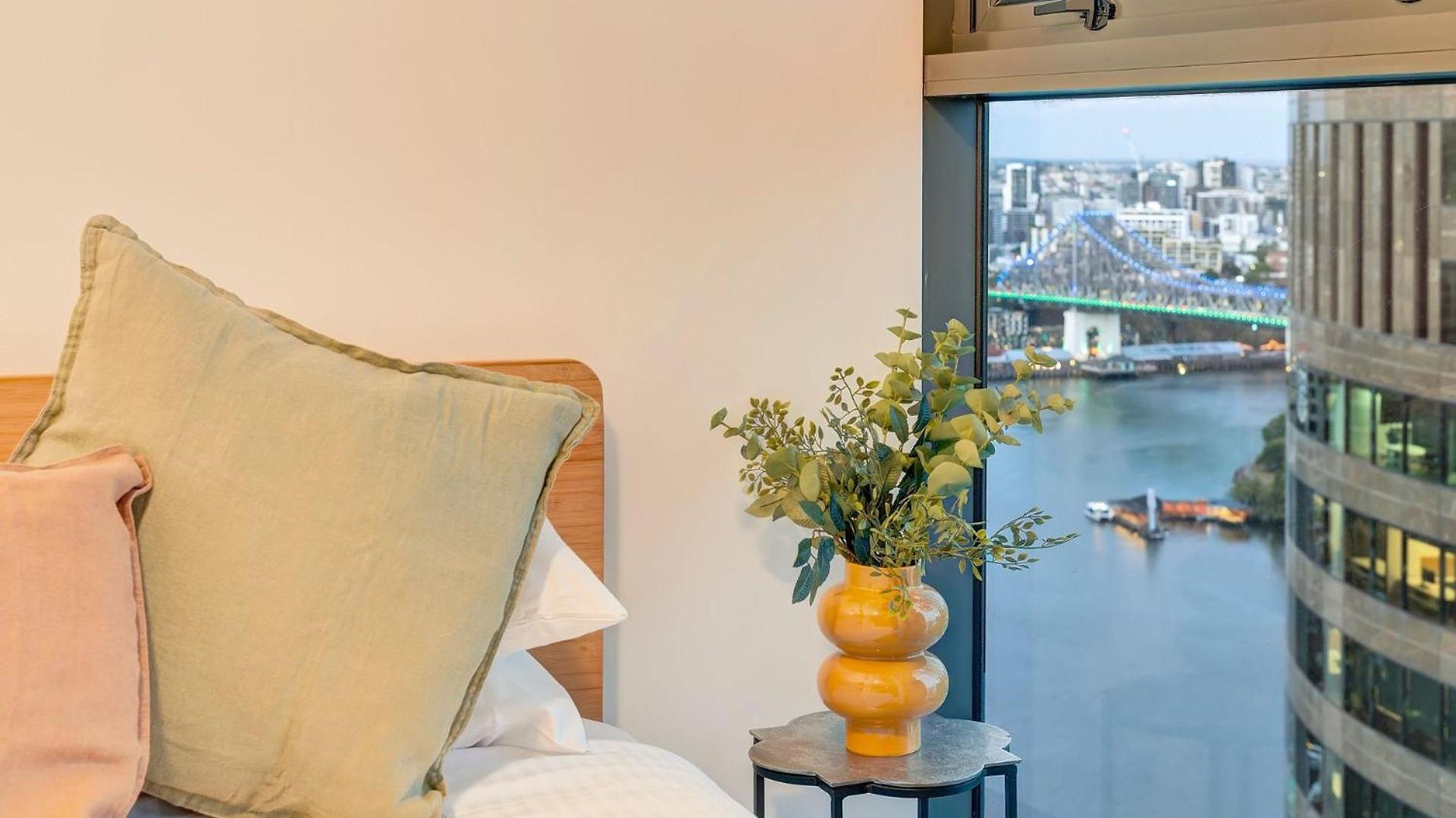 Glasshouse On Felix - Luxury With River Views, Pool And Parking | Winter Escape | Longer & Save | 1 June - 31 August Apartment