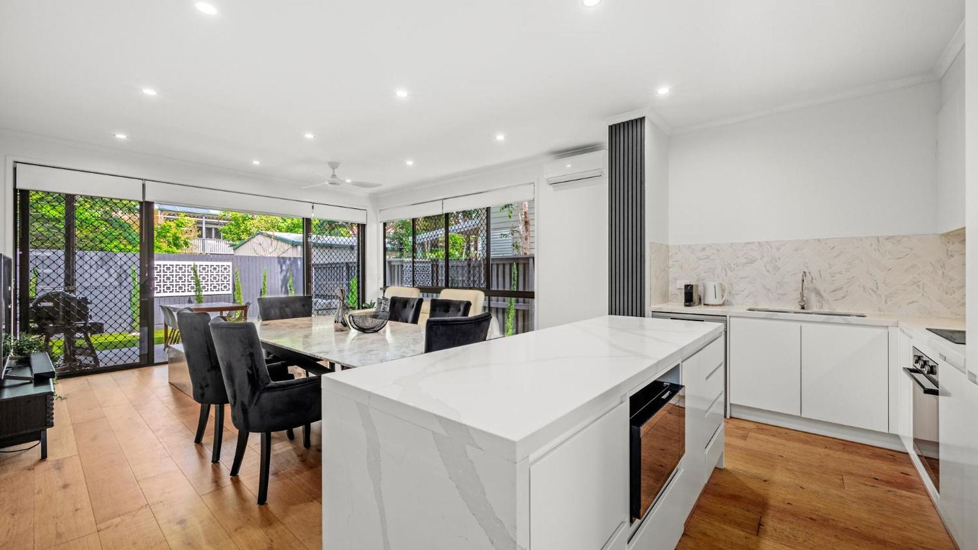 Peaceful 3br 2ba With Parking Near Airport And Cbd Apartment Brisbane