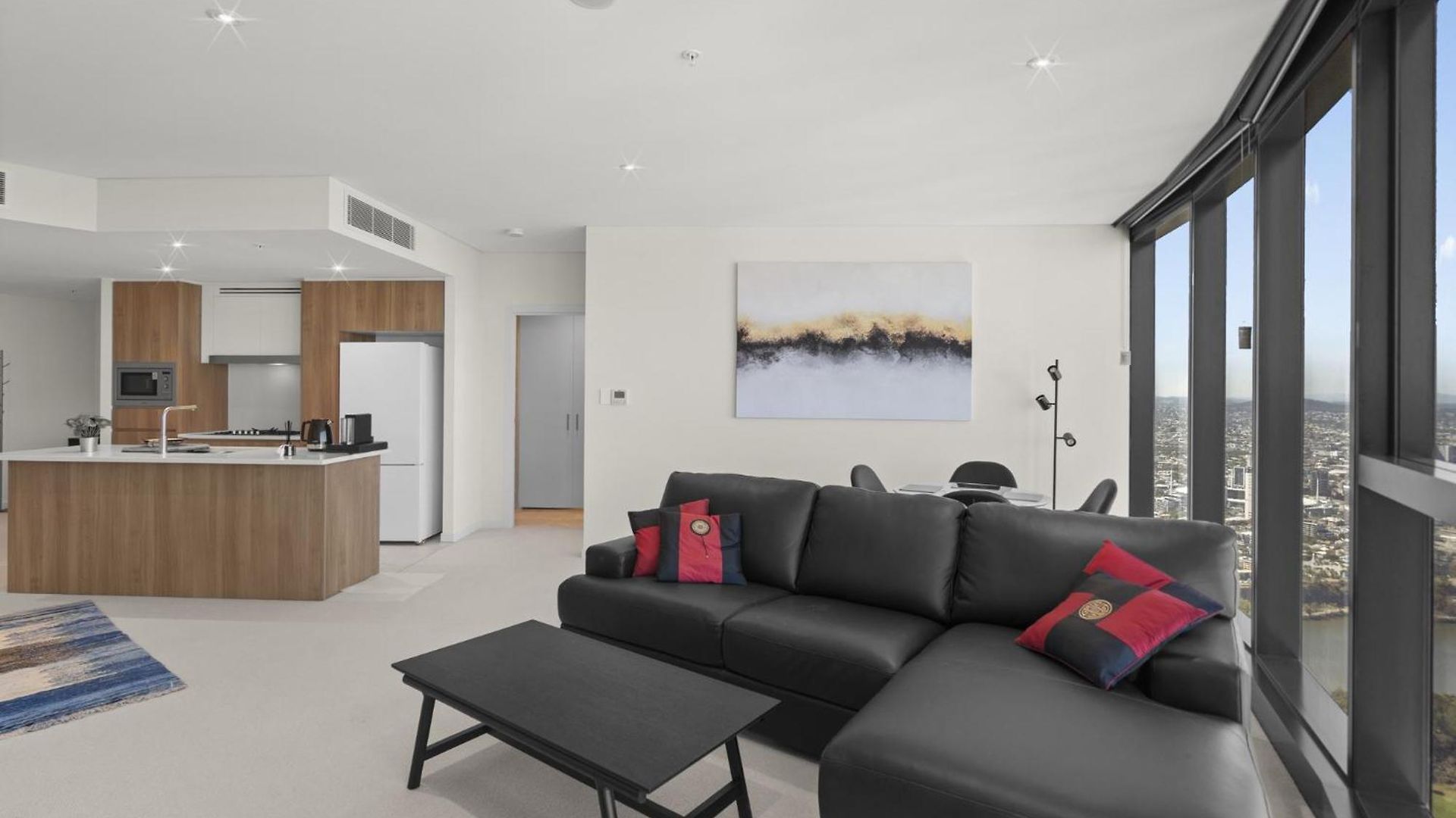 Apartment Panoramic Views & High-rise Pool And Gym *