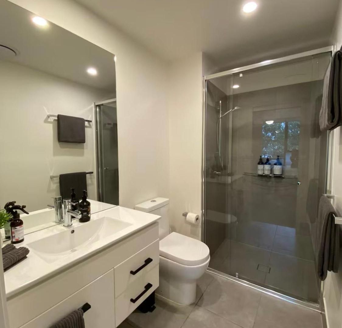 Luxe Retreat - Airport 13 Mins, Free Parking, Train, Bus, Shops & Parks Nearby Brisbane