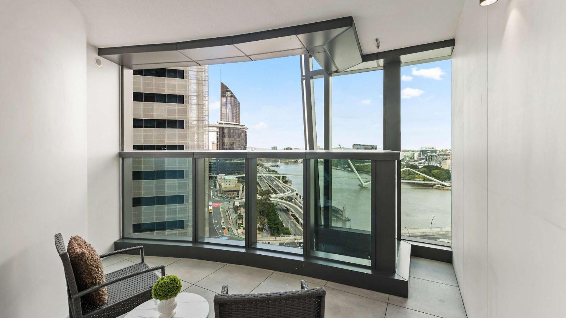 2br River And Fireworks View Brisbane