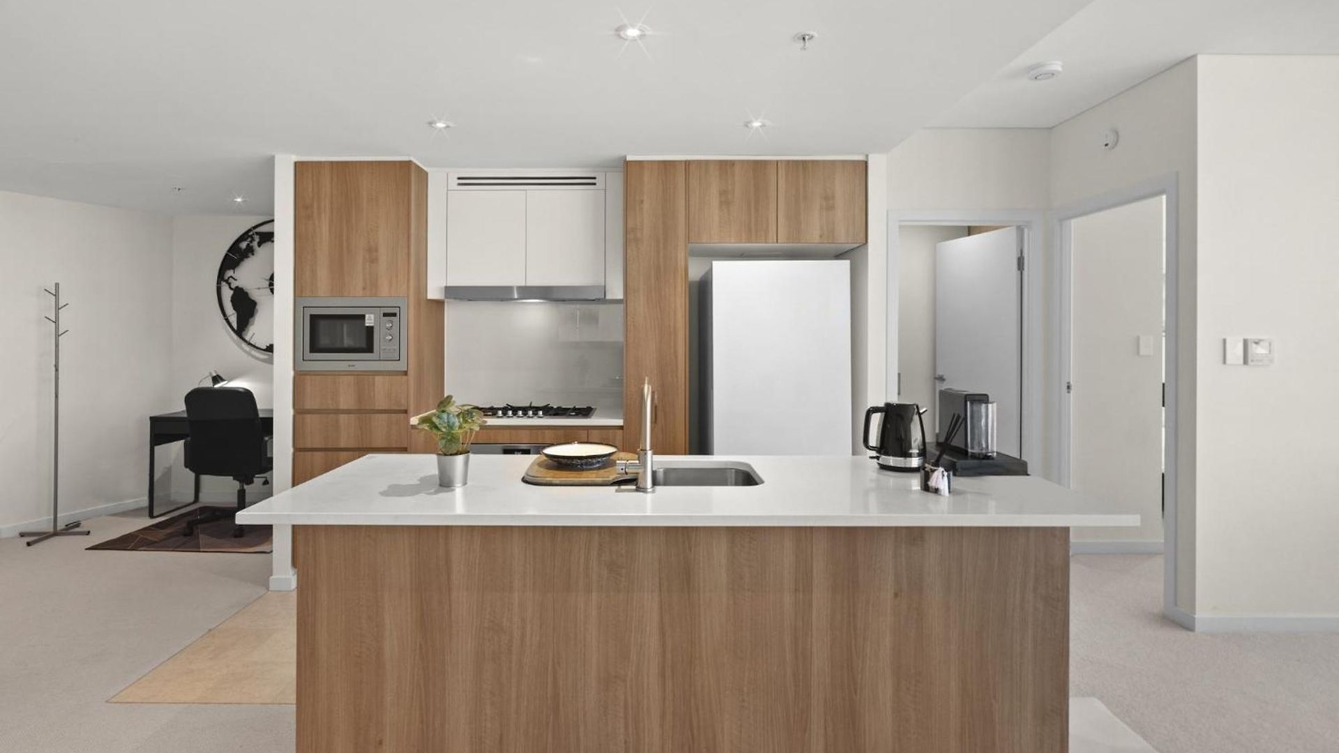 Panoramic Views & High-rise Pool And Gym Apartment Brisbane