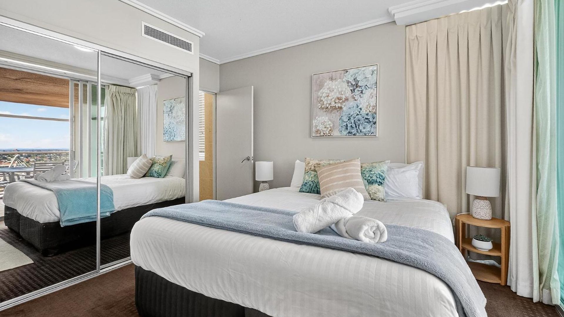 Apartment Coastal Escape With River Views In Casino Towers *