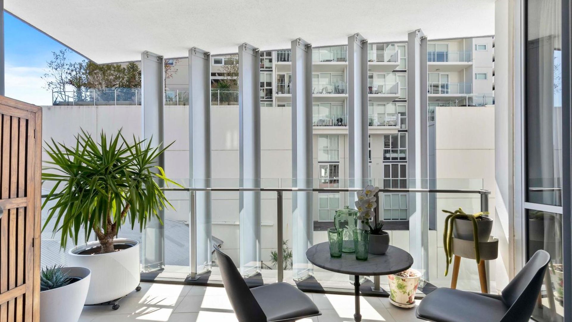 Apartment Poolside At 28 Luxe Newstead Work-relax-play