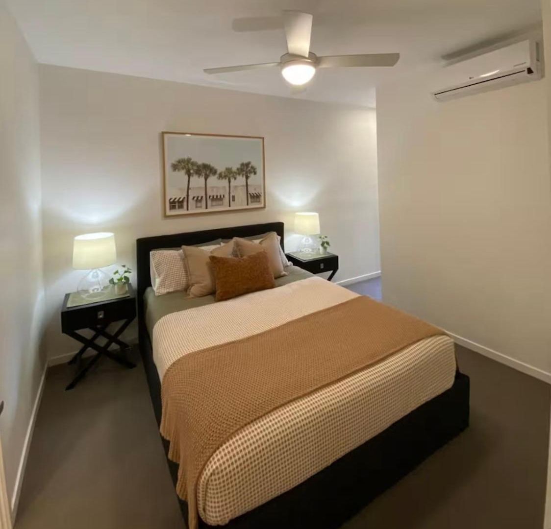 Apartment Luxe Retreat - Airport 13 Mins, Free Parking, Train, Bus, Shops & Parks Nearby *