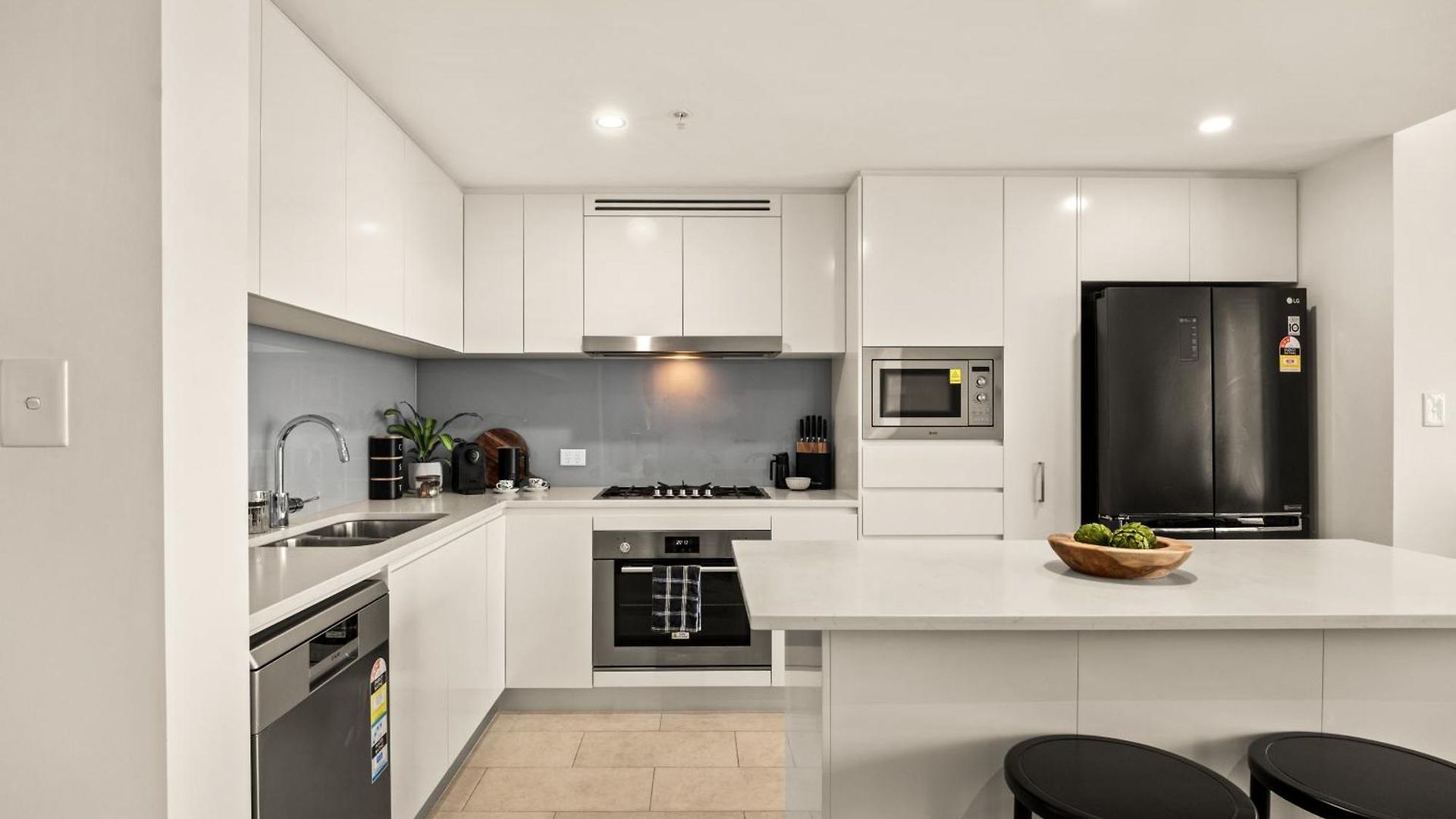 Luxe Living In The Sky Apartment