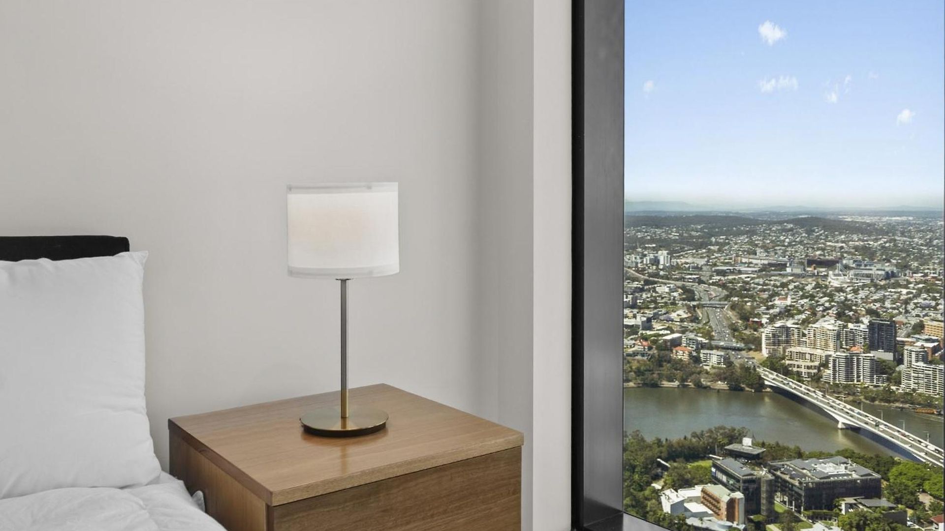 Panoramic Views & High-rise Pool And Gym *