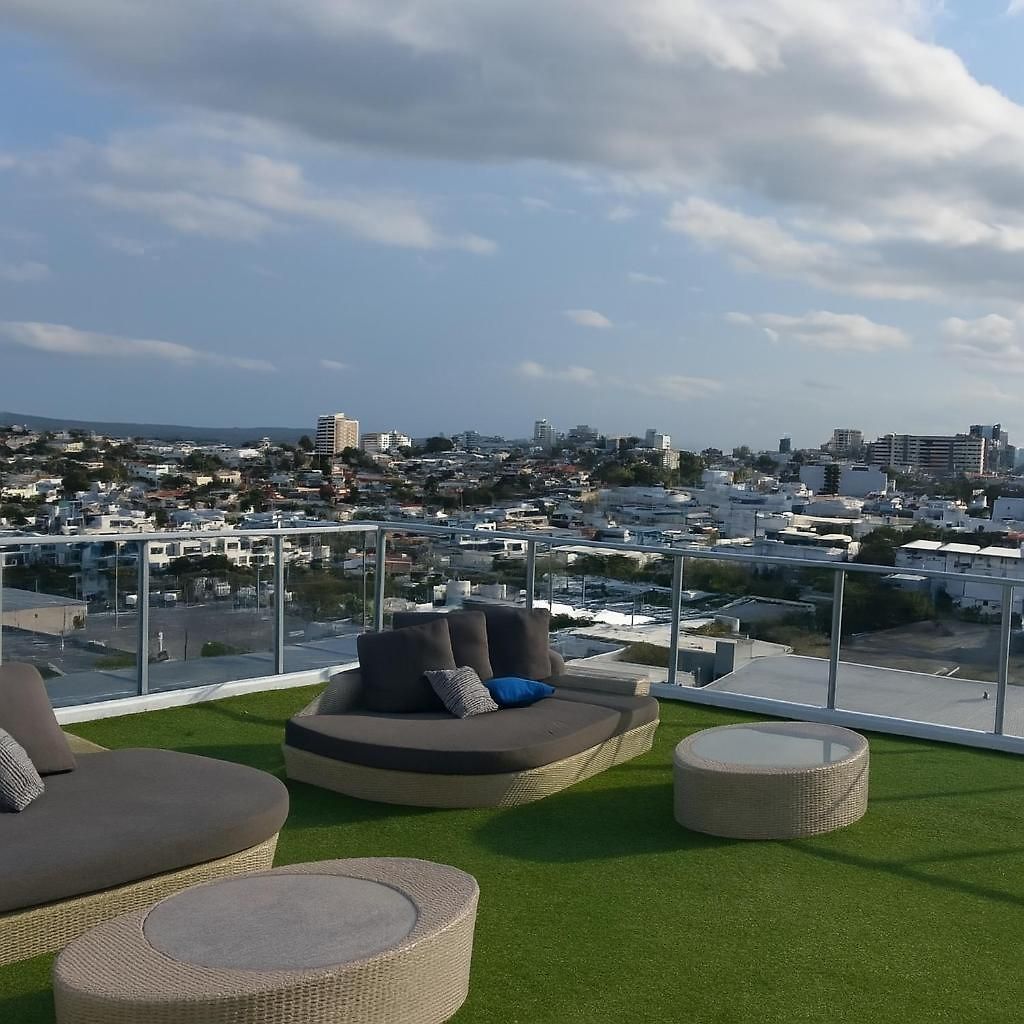Poolside At 28 Luxe Newstead Work-relax-play Apartment