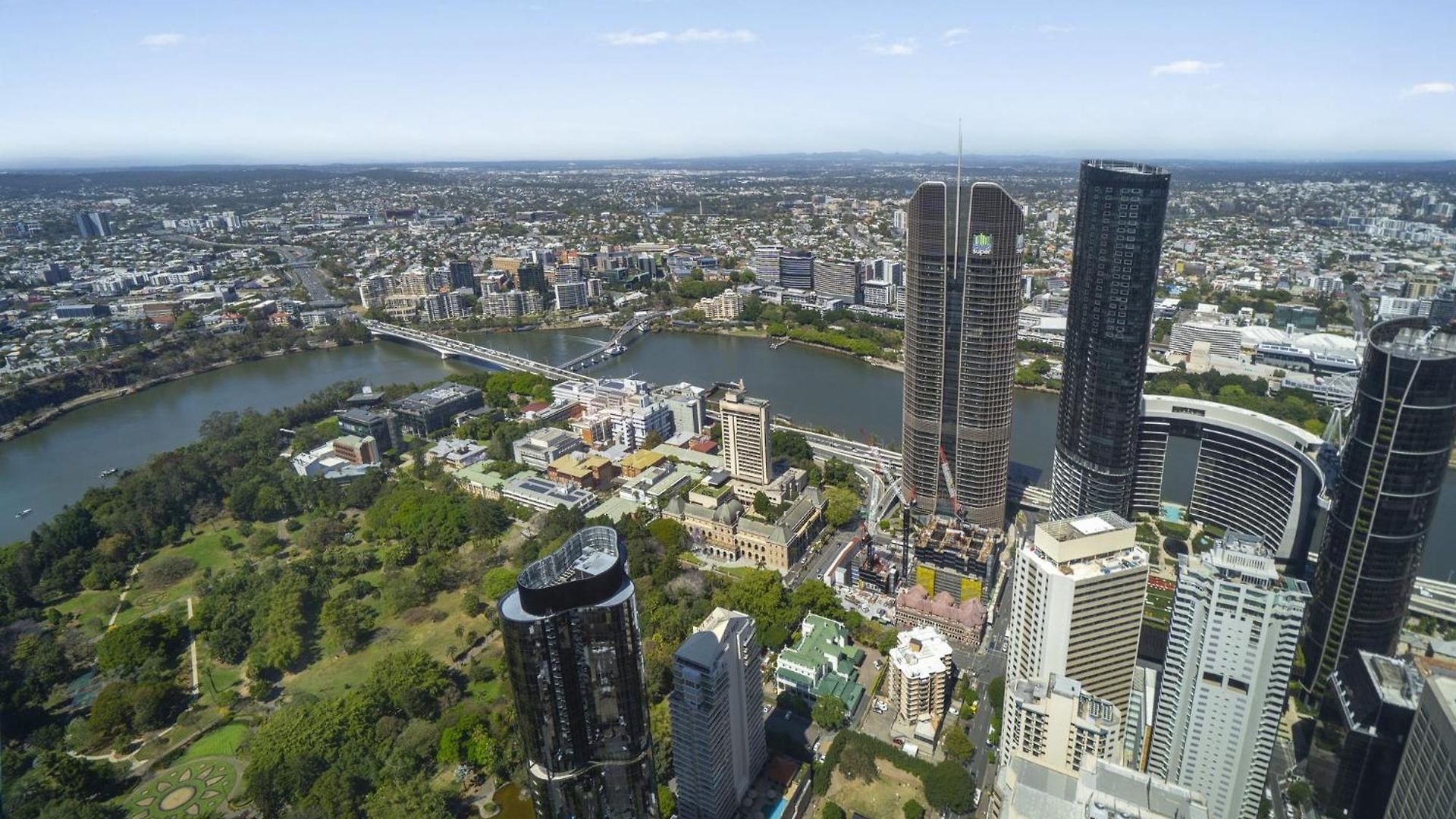 Panoramic Views & High-rise Pool And Gym Apartment Brisbane