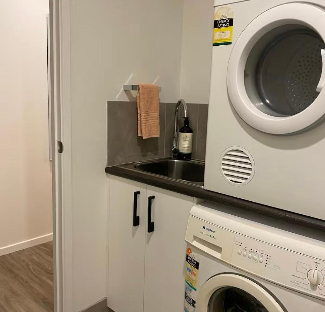 Luxe Retreat - Airport 13 Mins, Free Parking, Train, Bus, Shops & Parks Nearby Brisbane