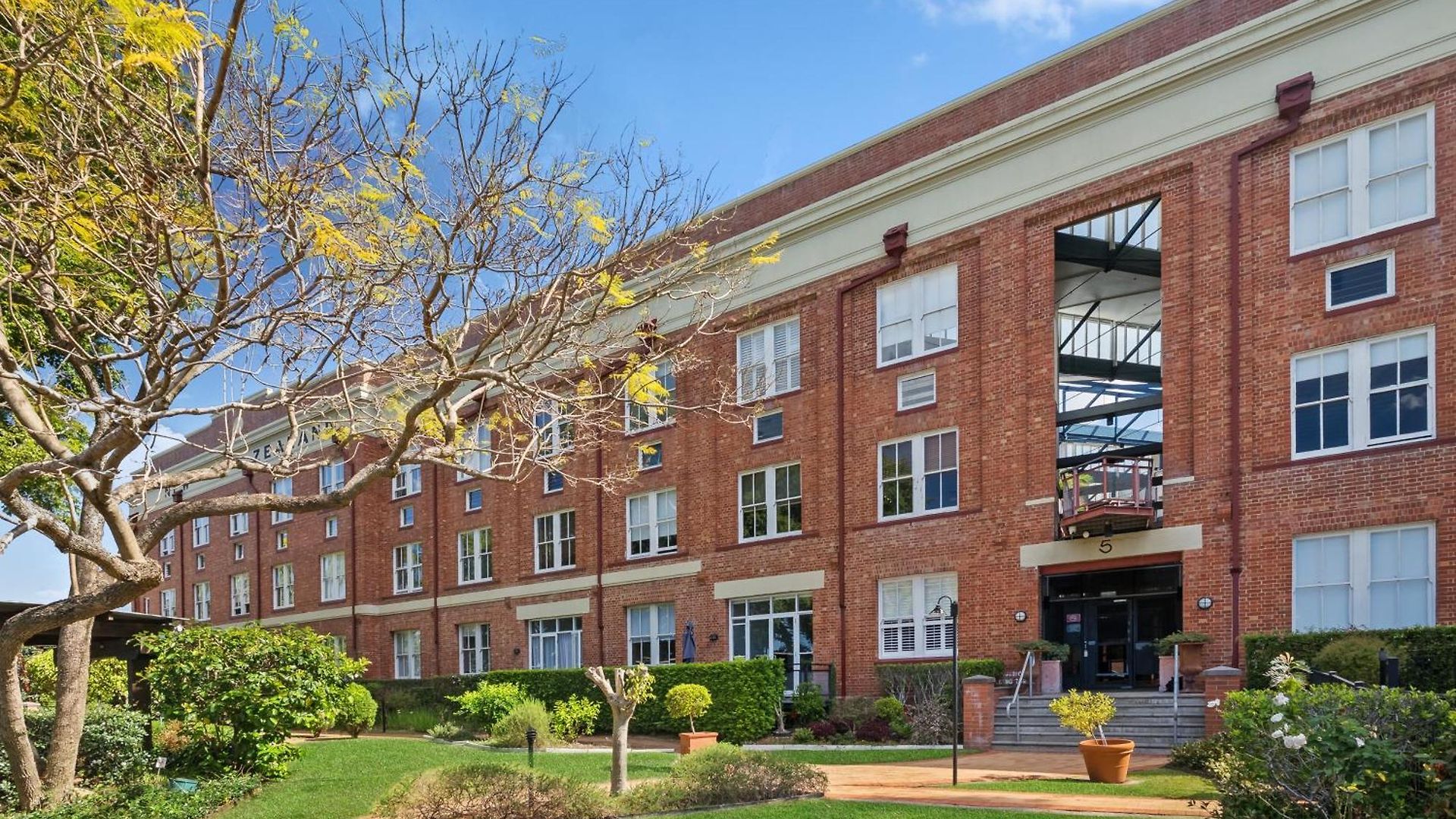 Woolstore Teneriffe Apartment