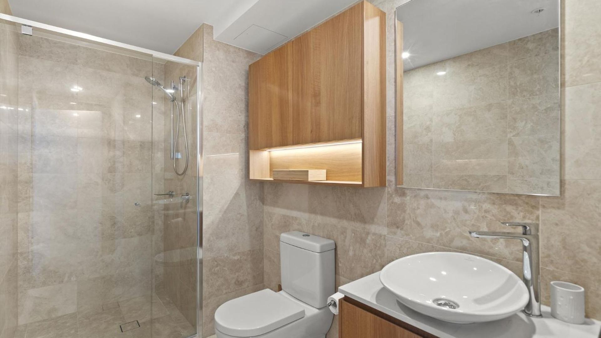 Panoramic Views & High-rise Pool And Gym Apartment Brisbane