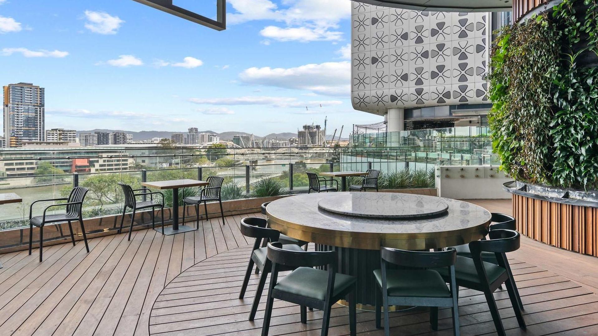 2br River And Fireworks View Apartment