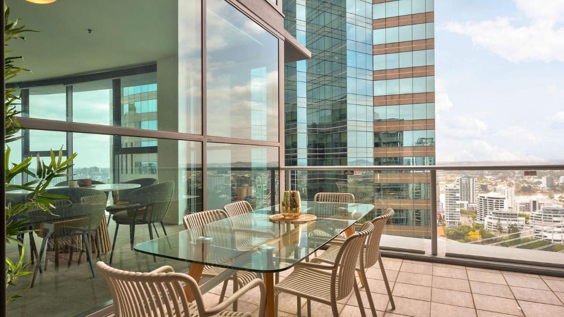 Glasshouse On Felix - Luxury With River Views, Pool And Parking | Winter Escape | Longer & Save | 1 June - 31 August Apartment *