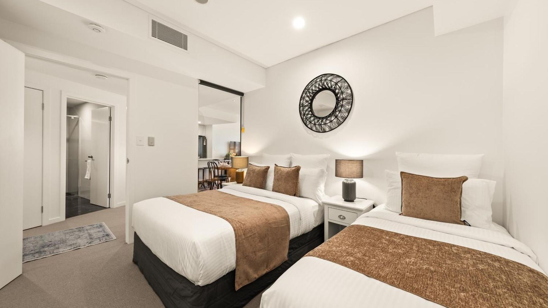 Apartment Luxe Living In The Sky