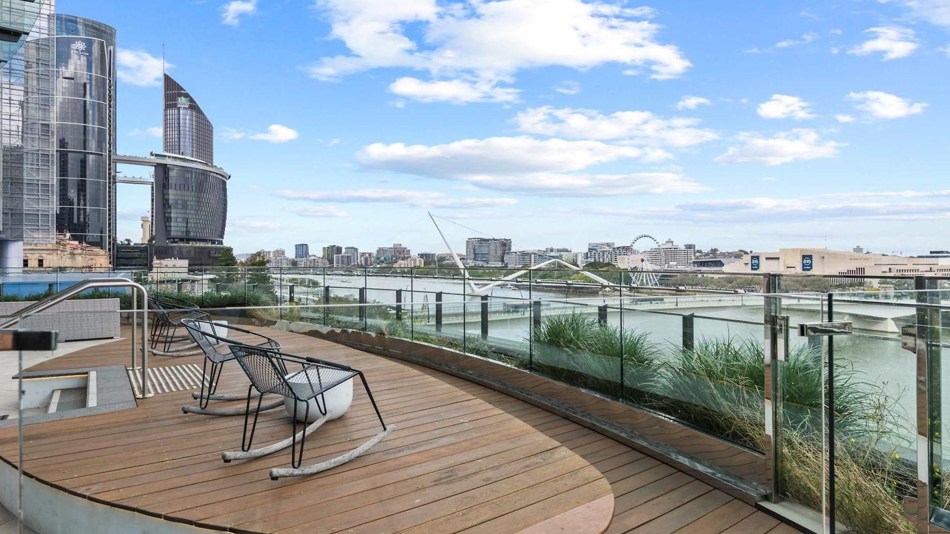 Apartment 2br River And Fireworks View