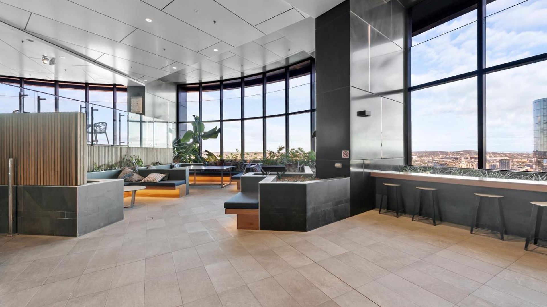 Panoramic Views & High-rise Pool And Gym *