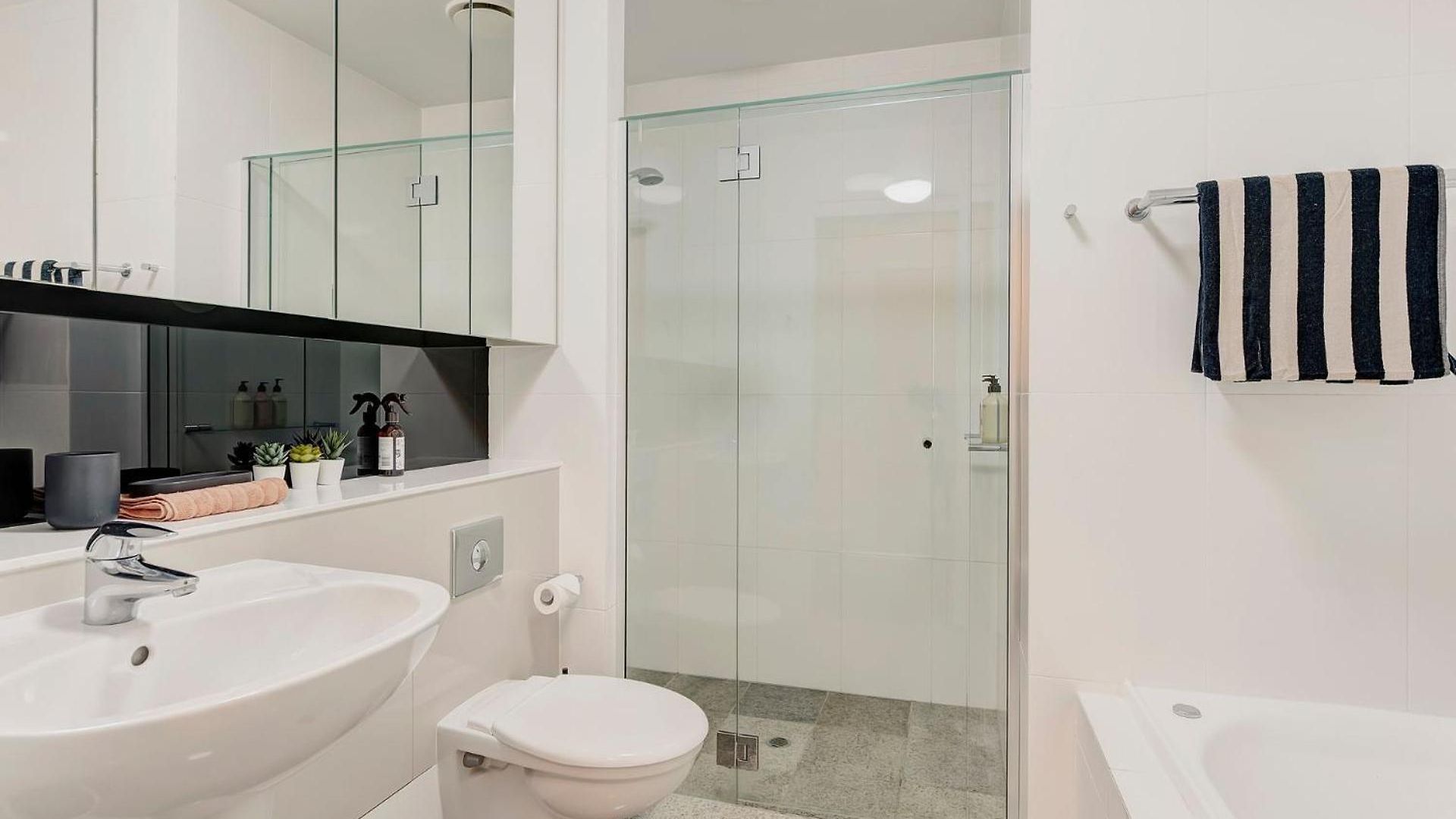 Apartment Glasshouse On Felix - Luxury With River Views, Pool And Parking | Winter Escape | Longer & Save | 1 June - 31 August