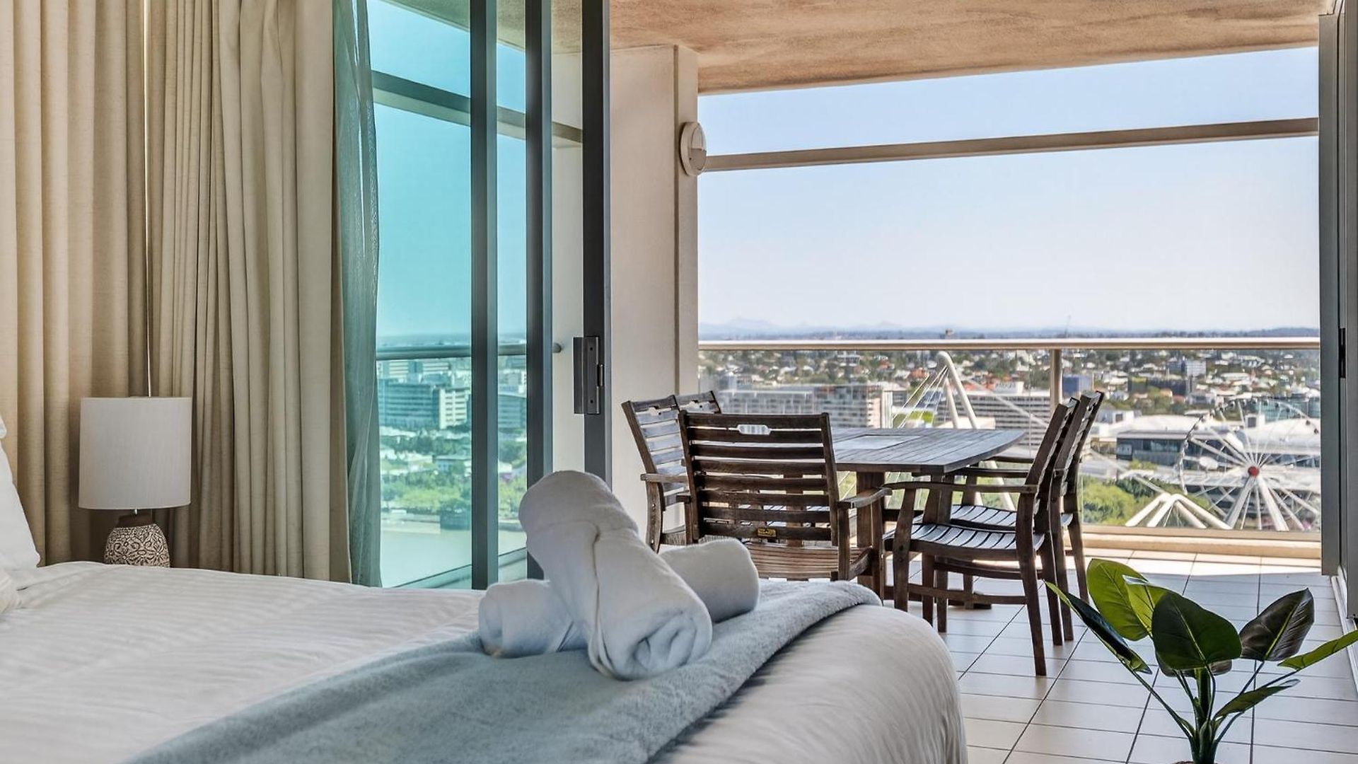 Coastal Escape With River Views In Casino Towers * Brisbane