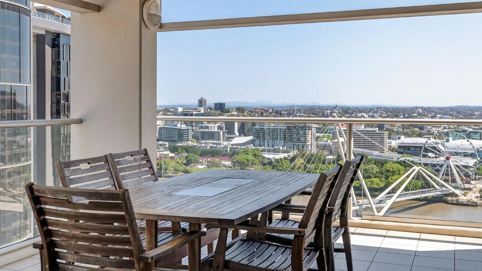 Apartment Coastal Escape With River Views In Casino Towers