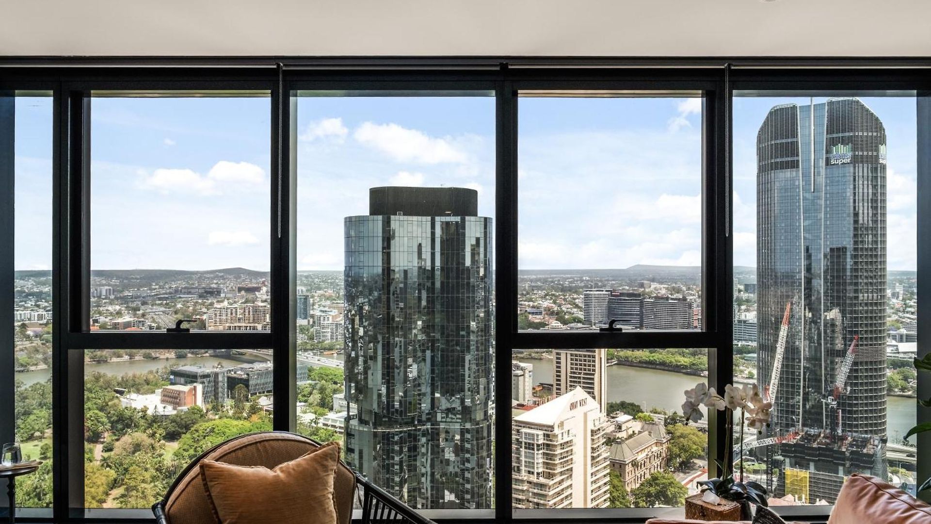 Apartment Luxe Living In The Sky *