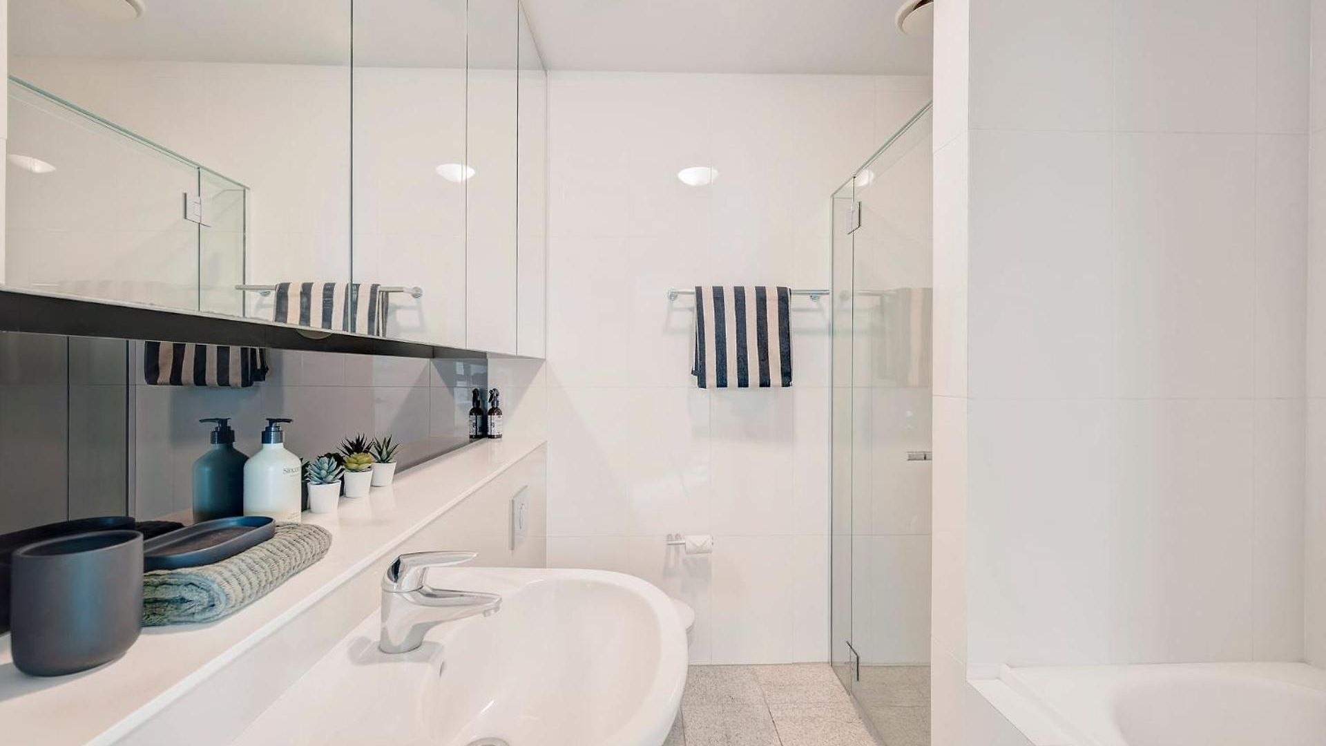 Apartment Glasshouse On Felix - Luxury With River Views, Pool And Parking | Winter Escape | Longer & Save | 1 June - 31 August Brisbane