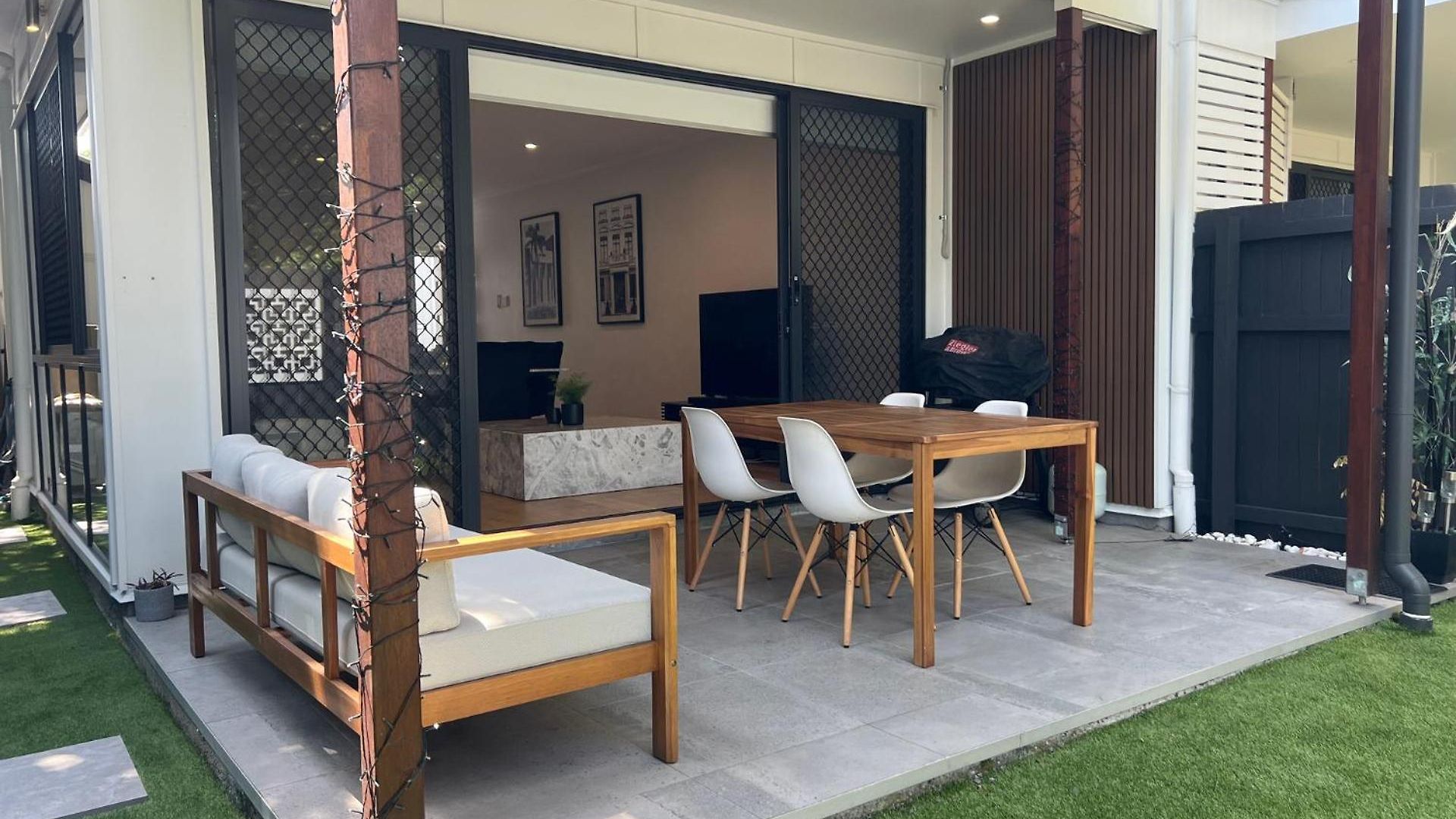 Peaceful 3br 2ba With Parking Near Airport And Cbd Apartment *