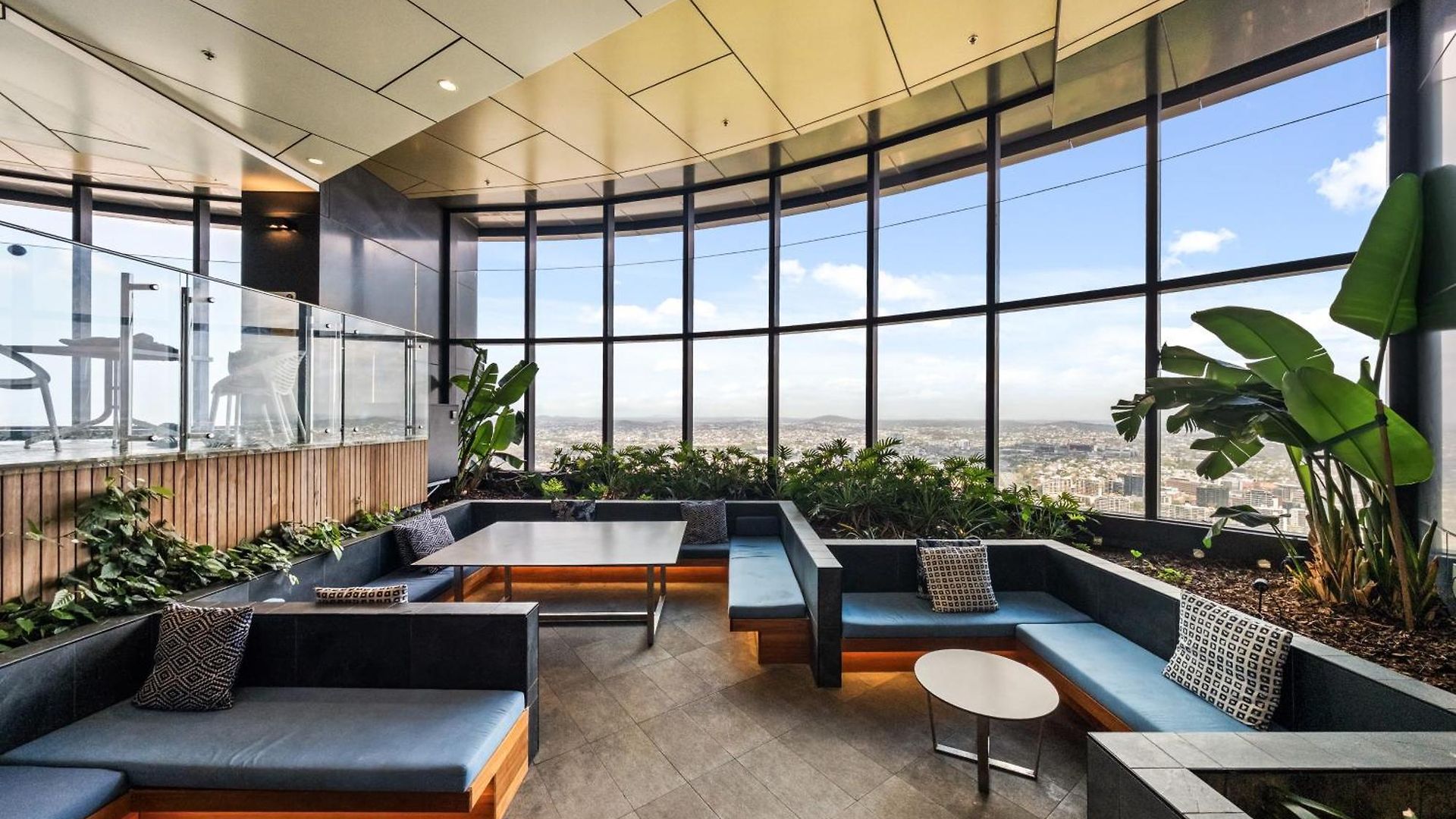 Apartment Luxe Living In The Sky *