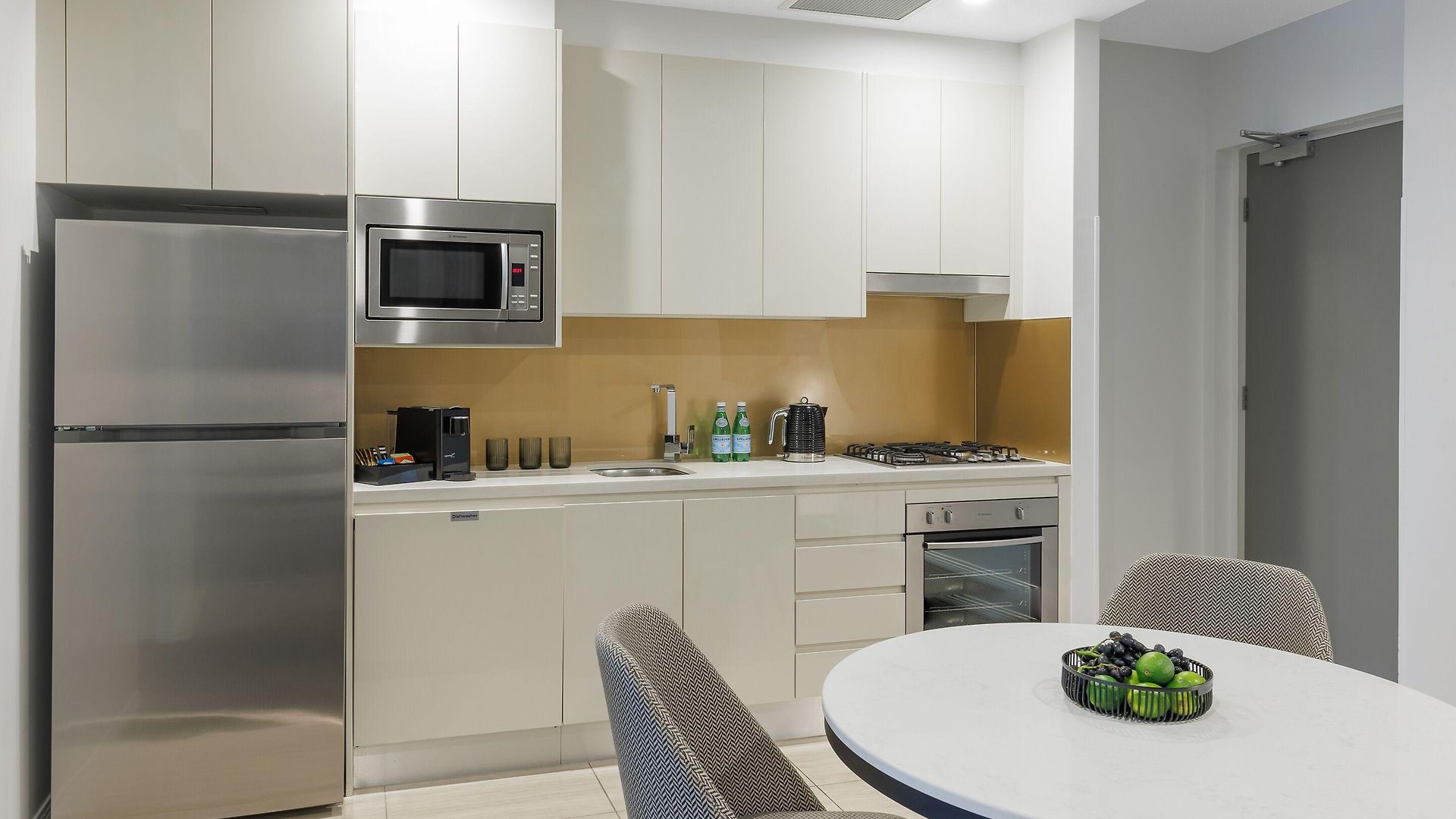 Meriton Herschel Street, 5*