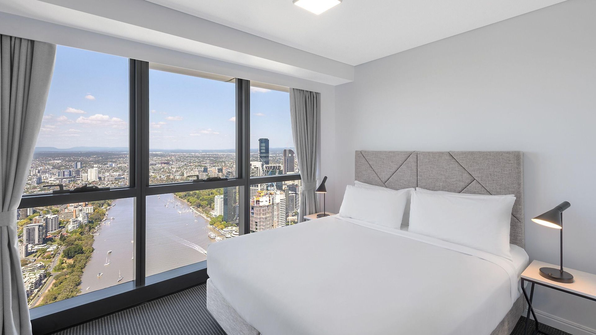 Meriton Adelaide Street,