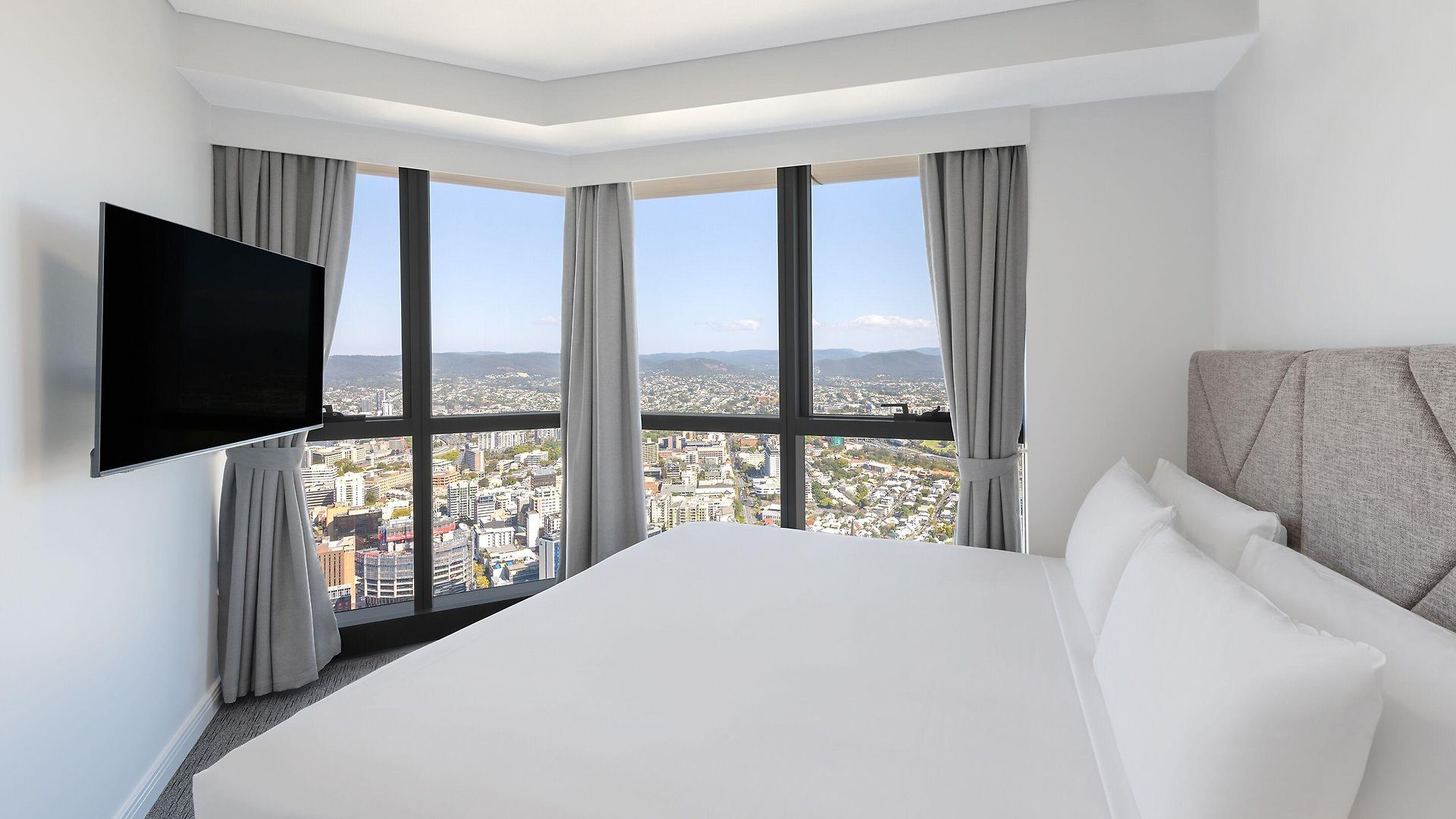 Meriton Adelaide Street,