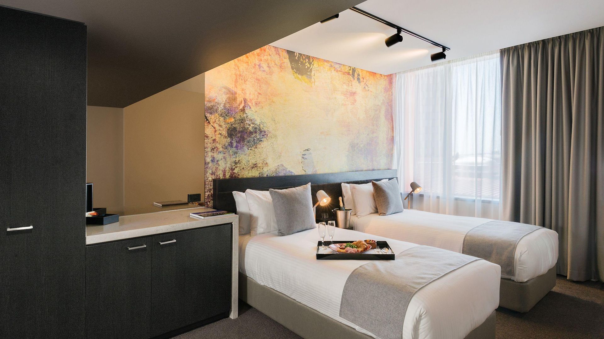 Kennigo Brisbane, Independent Collection By Evt