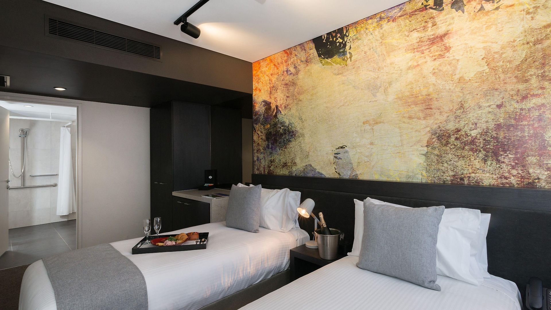 Kennigo Brisbane, Independent Collection By Evt 4*