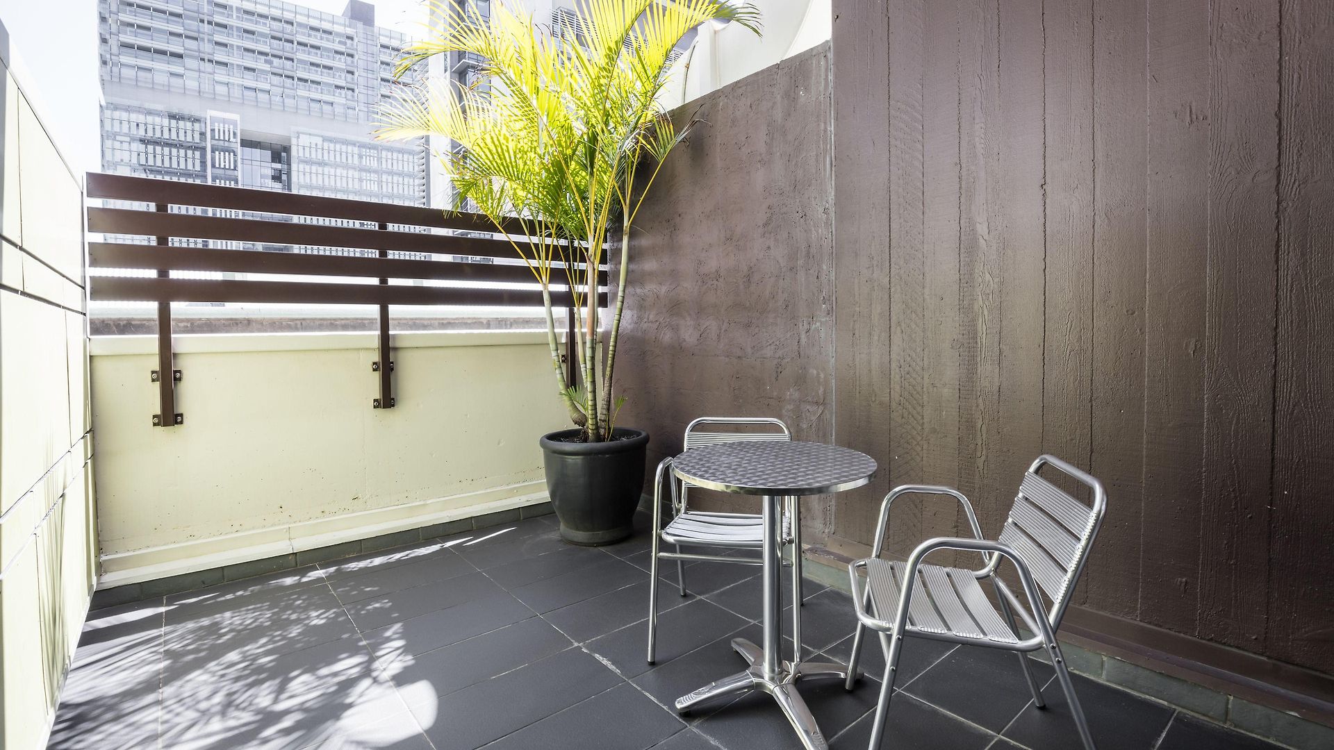 George Brisbane, Independent Collection By Evt