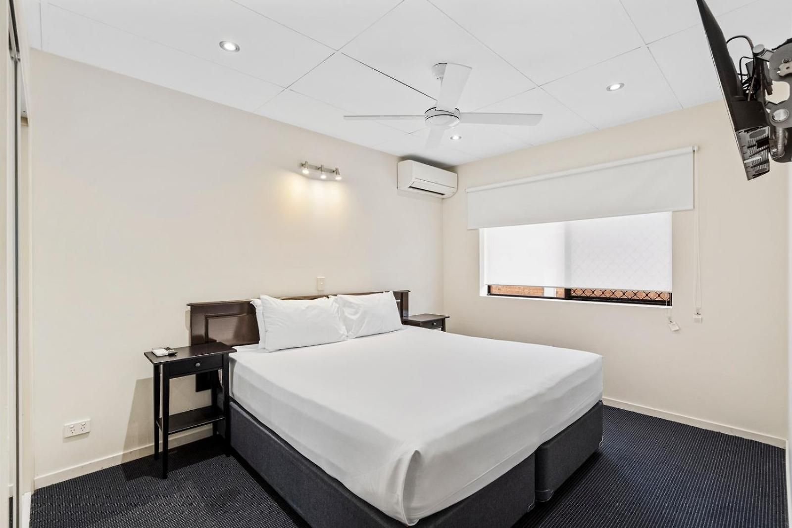 Quality Robertson Gardens Hotel 4*