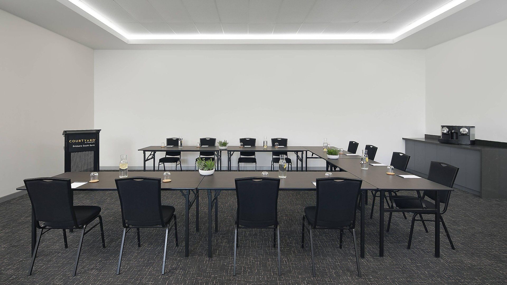 Hotel Courtyard By Marriott South Bank 4*
