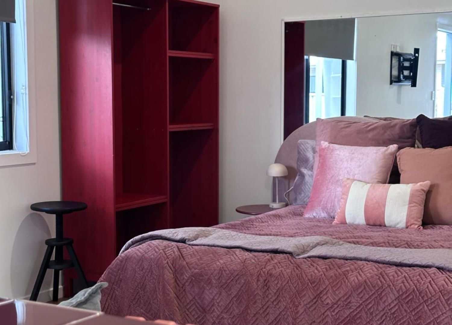 Guest house Aurora & Court Yard Private Pet Friendly Free Parking 4*