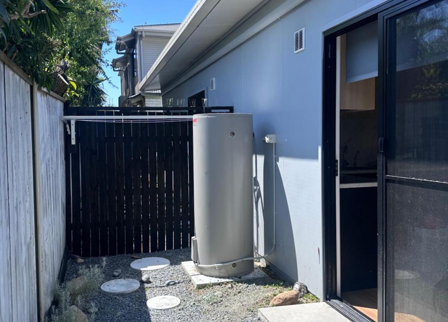 Aurora & Court Yard Private Pet Friendly Free Parking Guest house