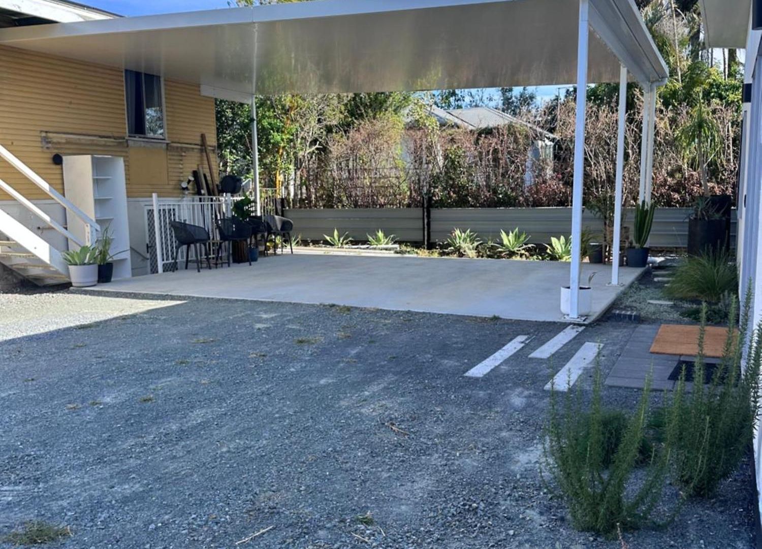 Guest house Aurora & Court Yard Private Pet Friendly Free Parking