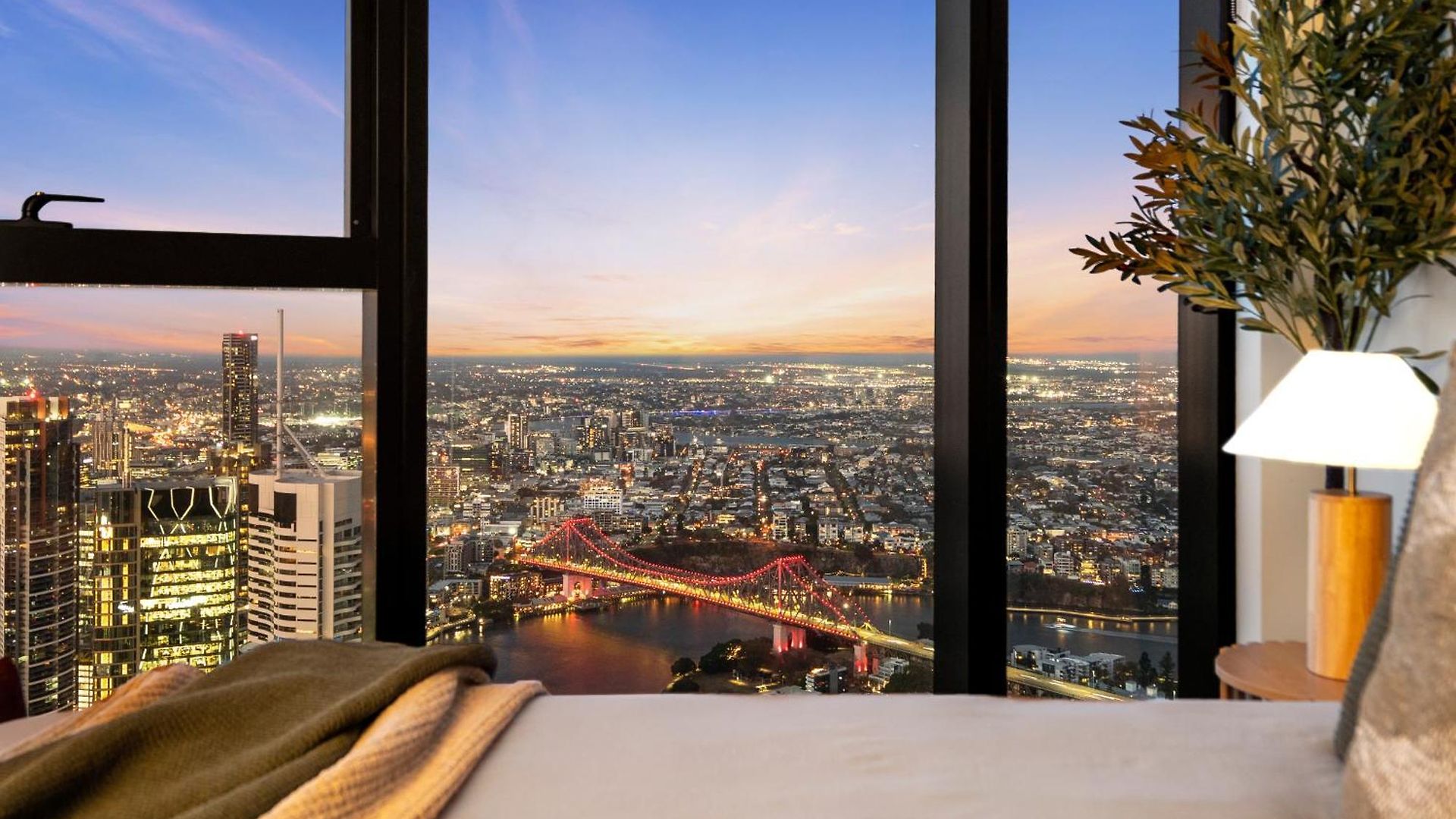 Skytower - 81st Floor, & River Views, Free Car Parking