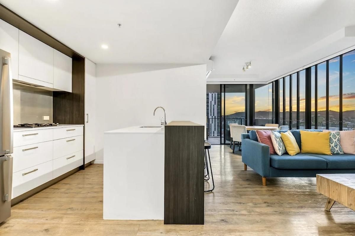 Stylish 2br In Soda Views Parking