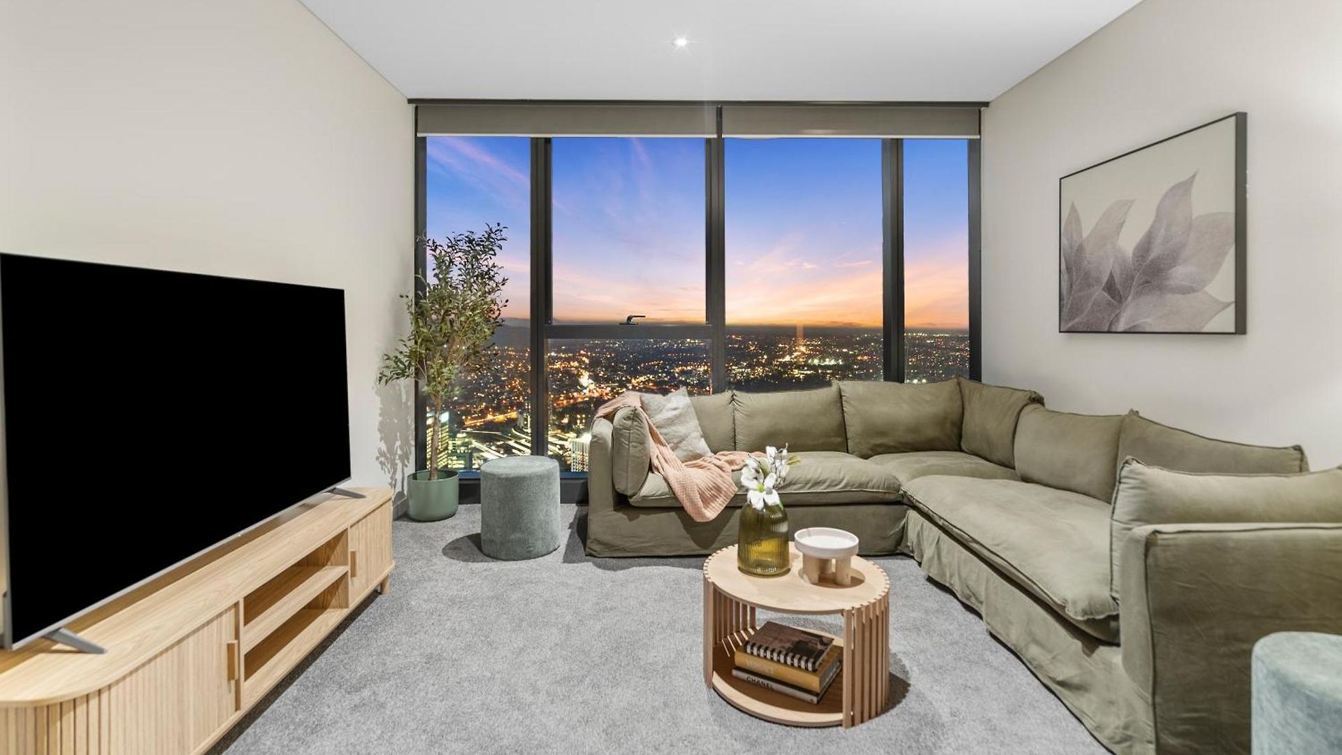 Skytower - 81st Floor, & River Views, Free Car Parking Apartment