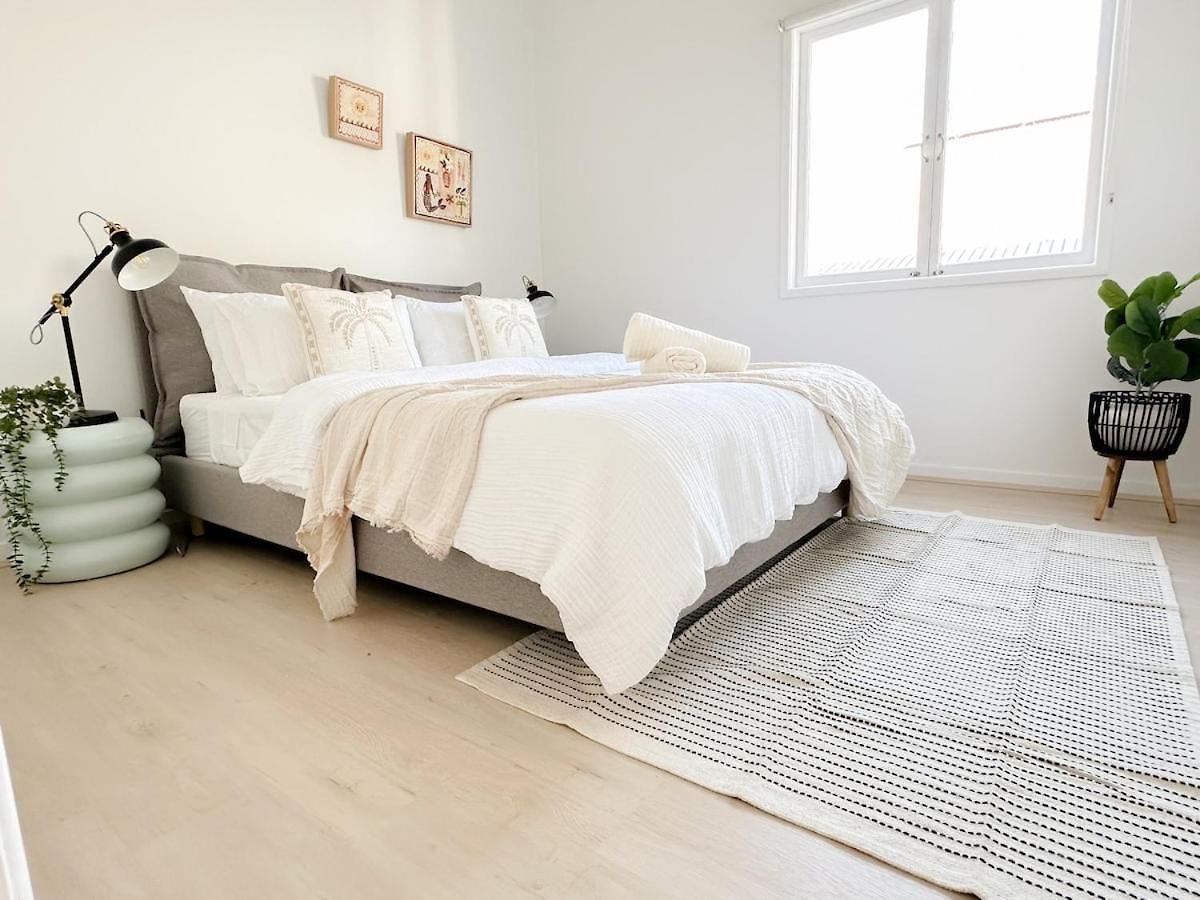 Penthouse Spot - Sleep 8 - Free Parking - 4km Cbd Apartment *