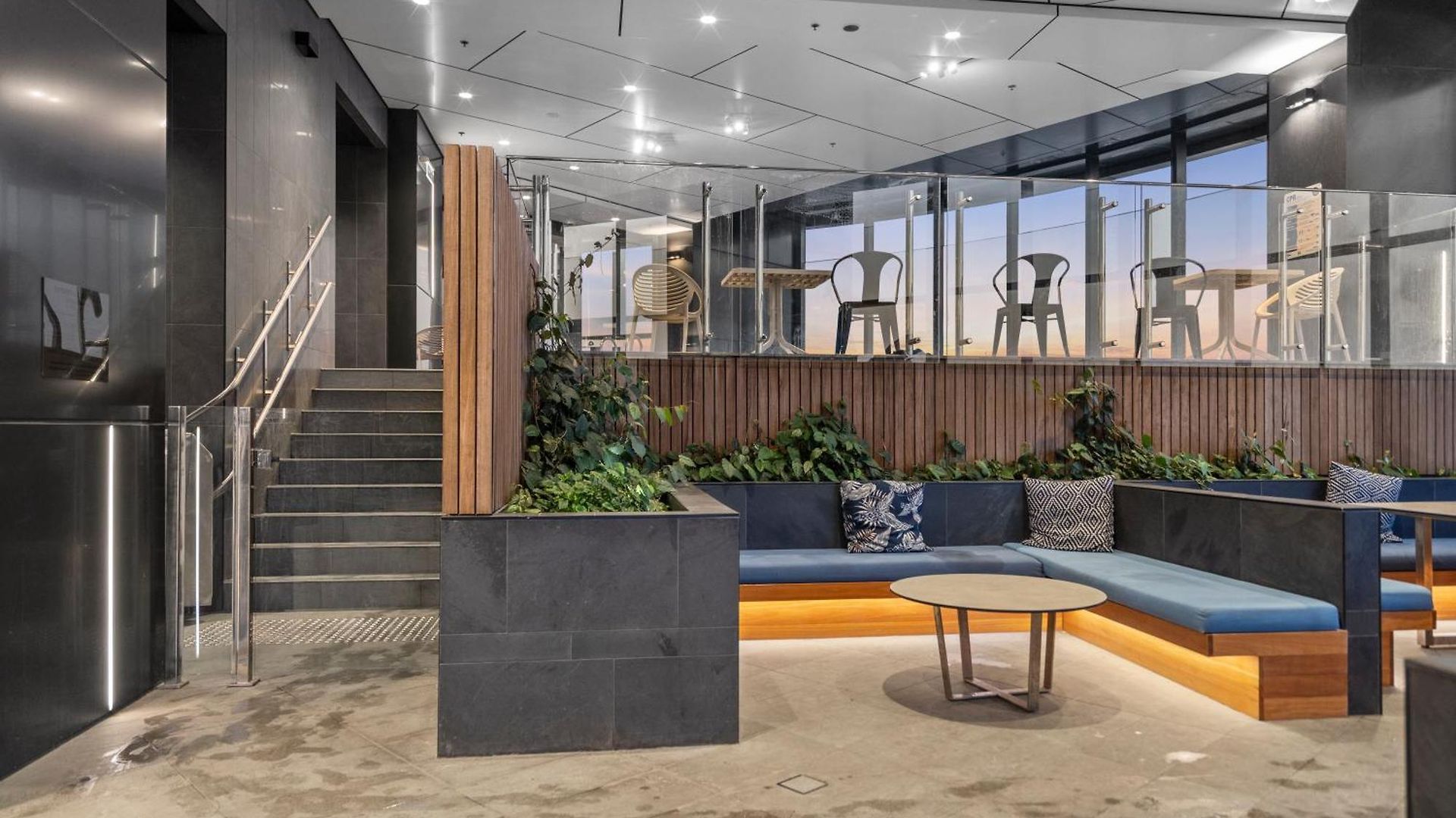 Apartment Skytower - 81st Floor, & River Views, Free Car Parking Brisbane