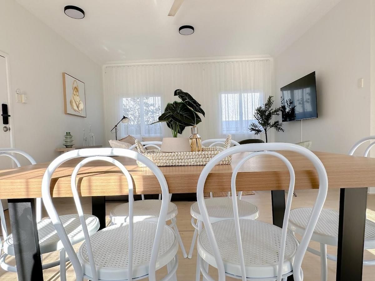 Apartment Penthouse Spot - Sleep 8 - Free Parking - 4km Cbd *