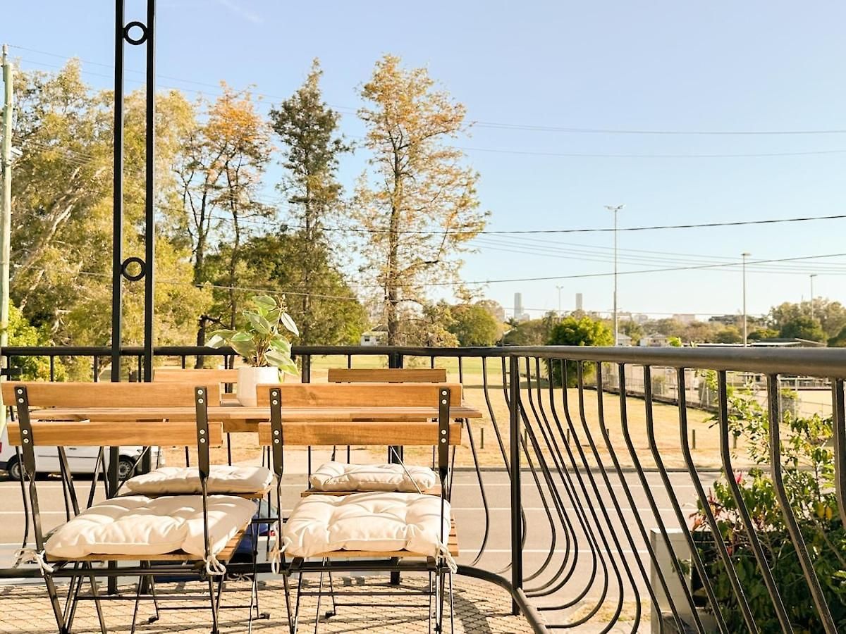 Apartment Penthouse Spot - Sleep 8 - Free Parking - 4km Cbd